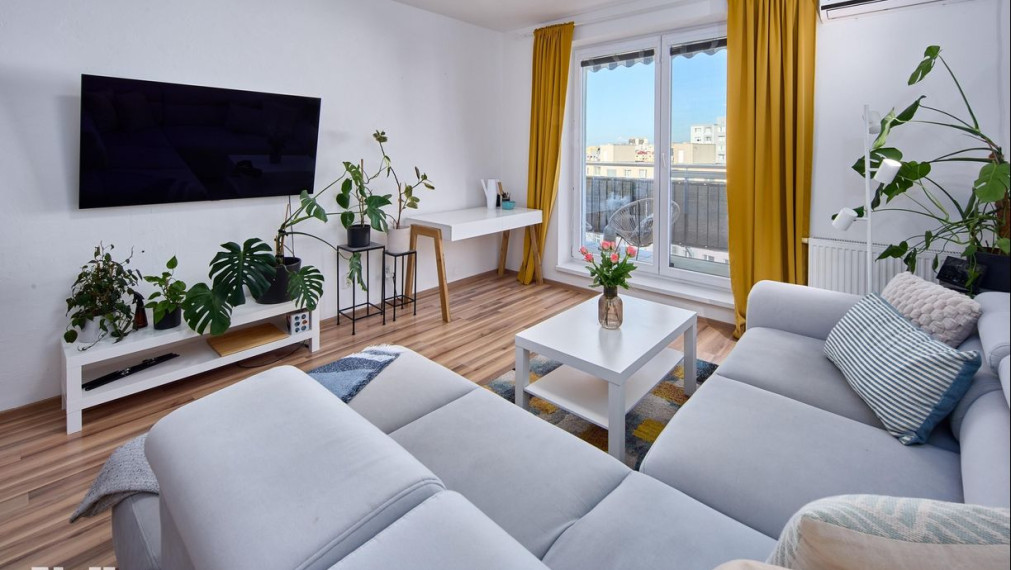 Neibrs | 2 izb. byt s balkónom v staršej novostavbe, Budatínska ul. Petržalka