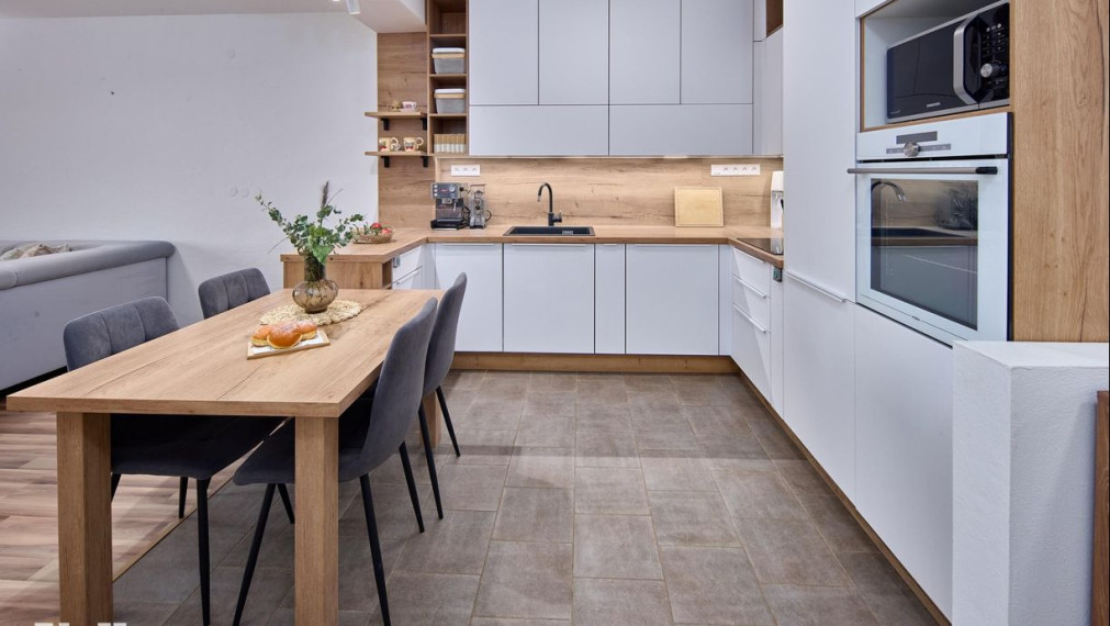 Neibrs | 2 izb. byt s balkónom v staršej novostavbe, Budatínska ul. Petržalka