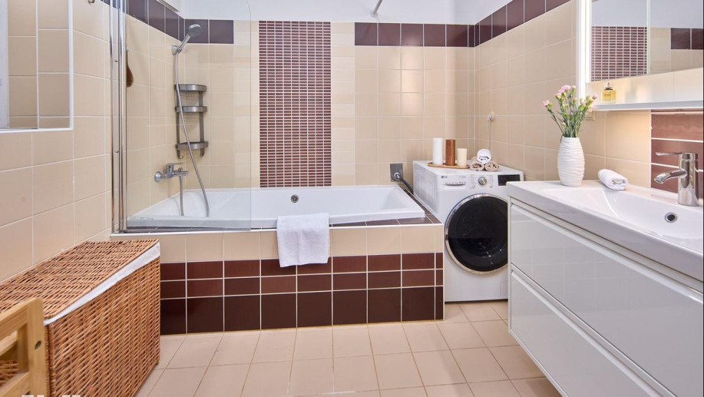 Neibrs | 2 izb. byt s balkónom v staršej novostavbe, Budatínska ul. Petržalka