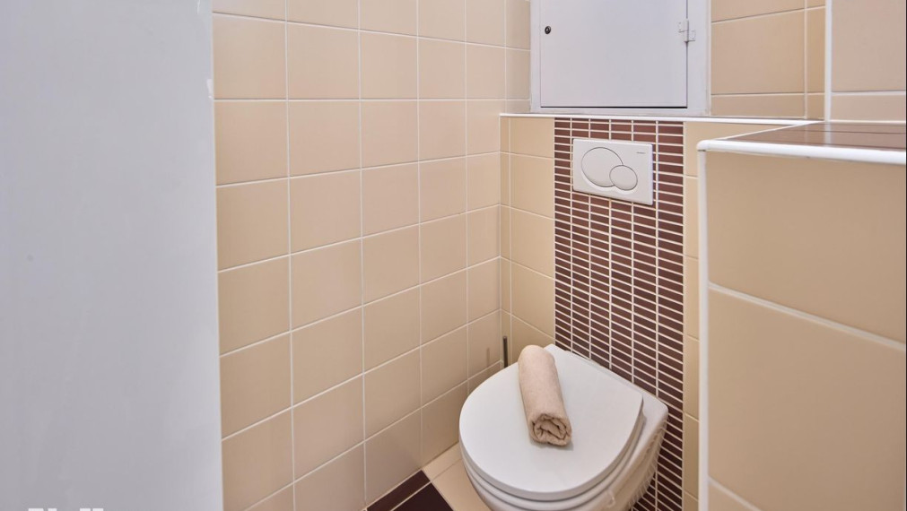 Neibrs | 2 izb. byt s balkónom v staršej novostavbe, Budatínska ul. Petržalka