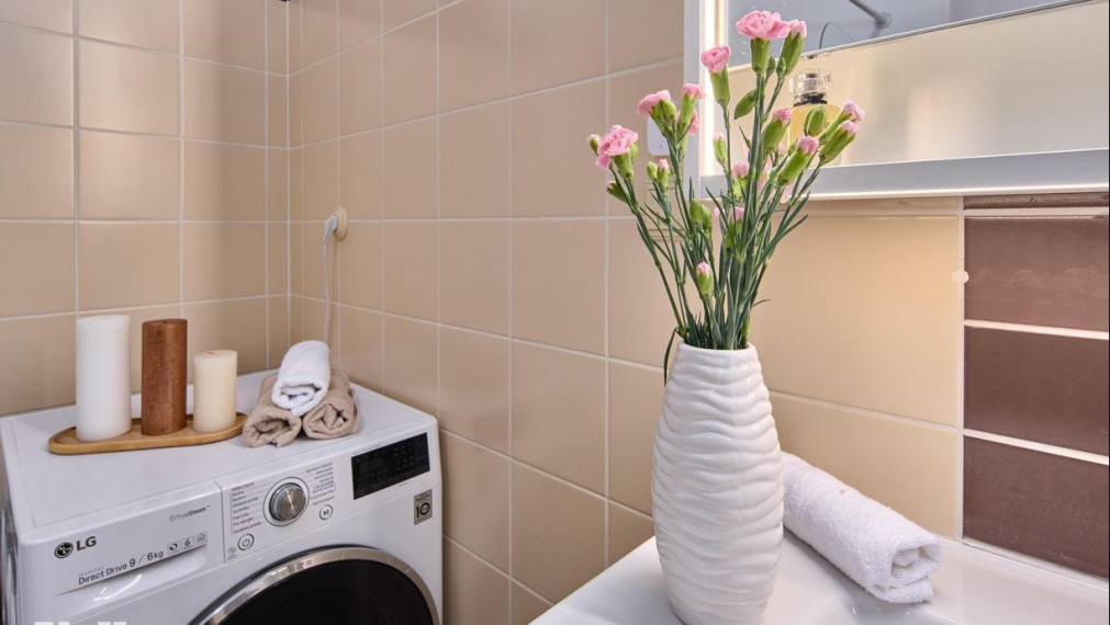 Neibrs | 2 izb. byt s balkónom v staršej novostavbe, Budatínska ul. Petržalka