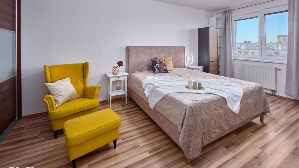 Neibrs | 2 izb. byt s balkónom v staršej novostavbe, Budatínska ul. Petržalka