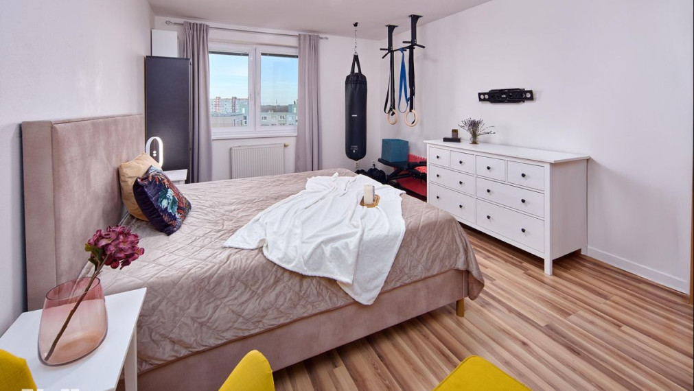 Neibrs | 2 izb. byt s balkónom v staršej novostavbe, Budatínska ul. Petržalka