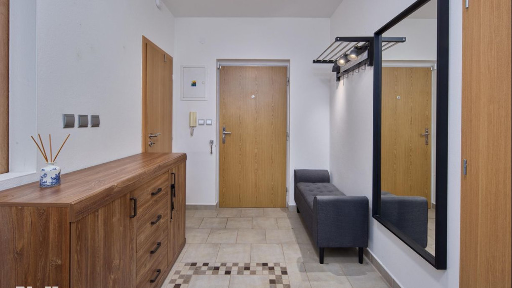 Neibrs | 2 izb. byt s balkónom v staršej novostavbe, Budatínska ul. Petržalka