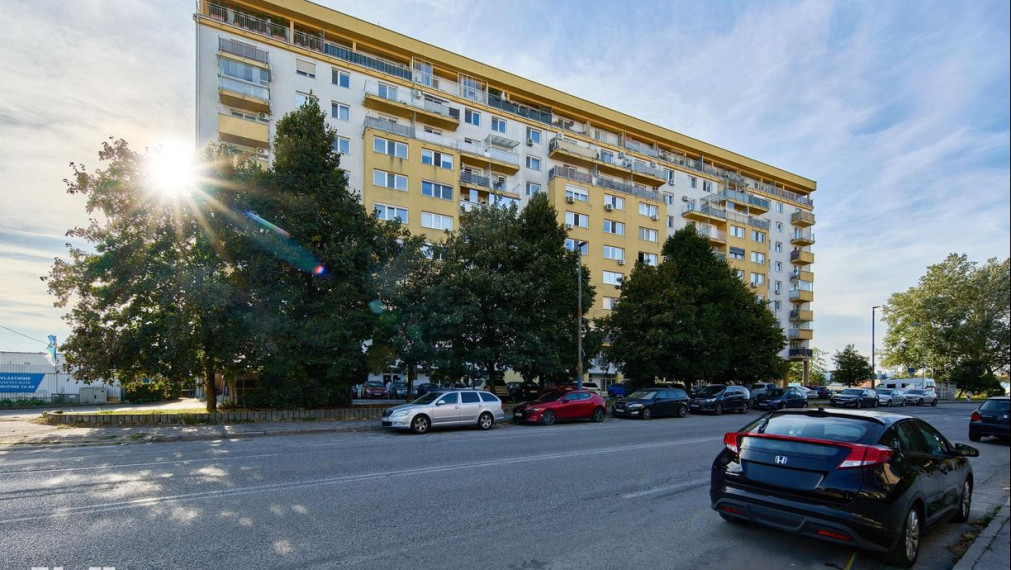 Neibrs | 2 izb. byt s balkónom v staršej novostavbe, Budatínska ul. Petržalka