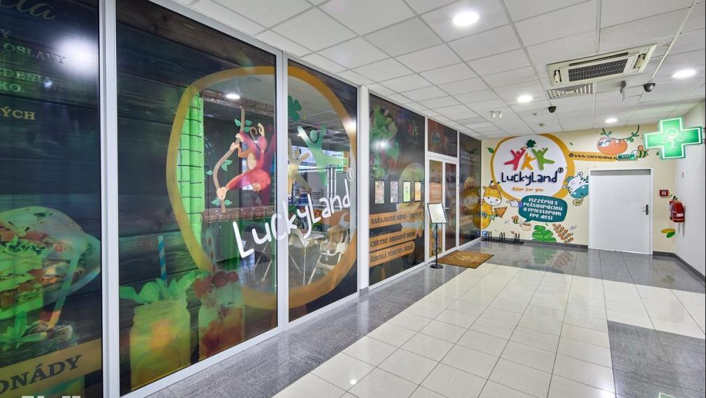 Neibrs | odstúpenie: obchodný - gastro priestor 212m2 + (54m2 prekrytá terasa) 