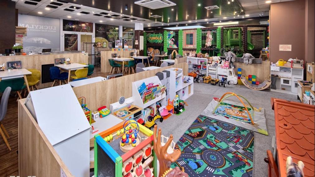 Neibrs | odstúpenie: obchodný - gastro priestor 212m2 + (54m2 prekrytá terasa) 