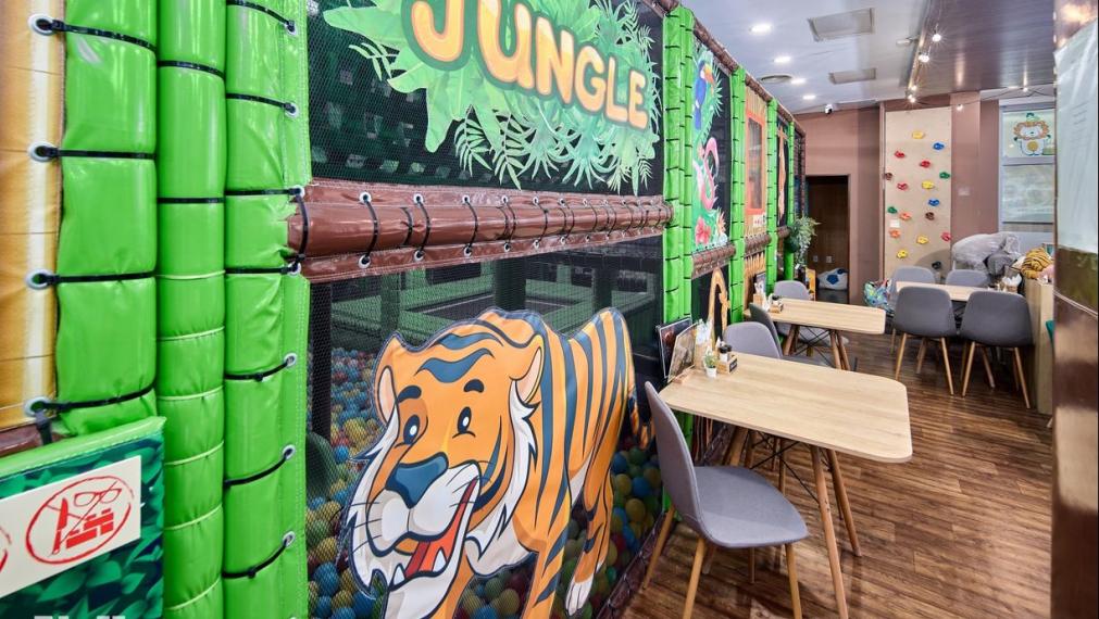 Neibrs | odstúpenie: obchodný - gastro priestor 212m2 + (54m2 prekrytá terasa) 