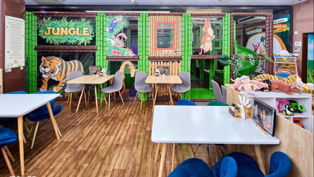 Neibrs | odstúpenie: obchodný - gastro priestor 212m2 + (54m2 prekrytá terasa) 