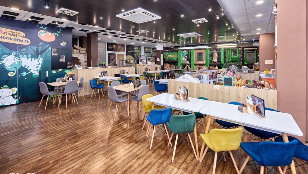 Neibrs | odstúpenie: obchodný - gastro priestor 212m2 + (54m2 prekrytá terasa) 