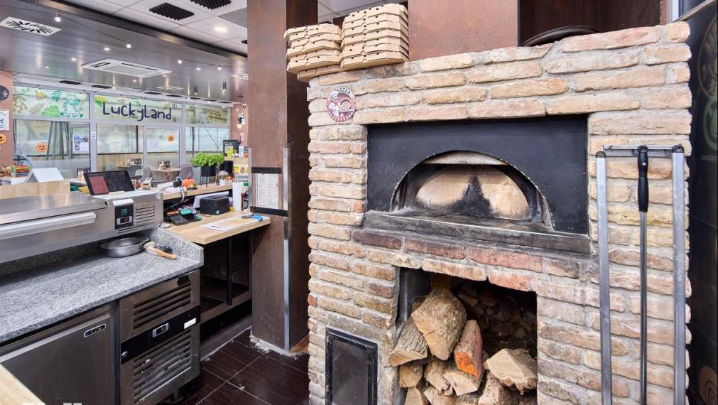 Neibrs | odstúpenie: obchodný - gastro priestor 212m2 + (54m2 prekrytá terasa) 