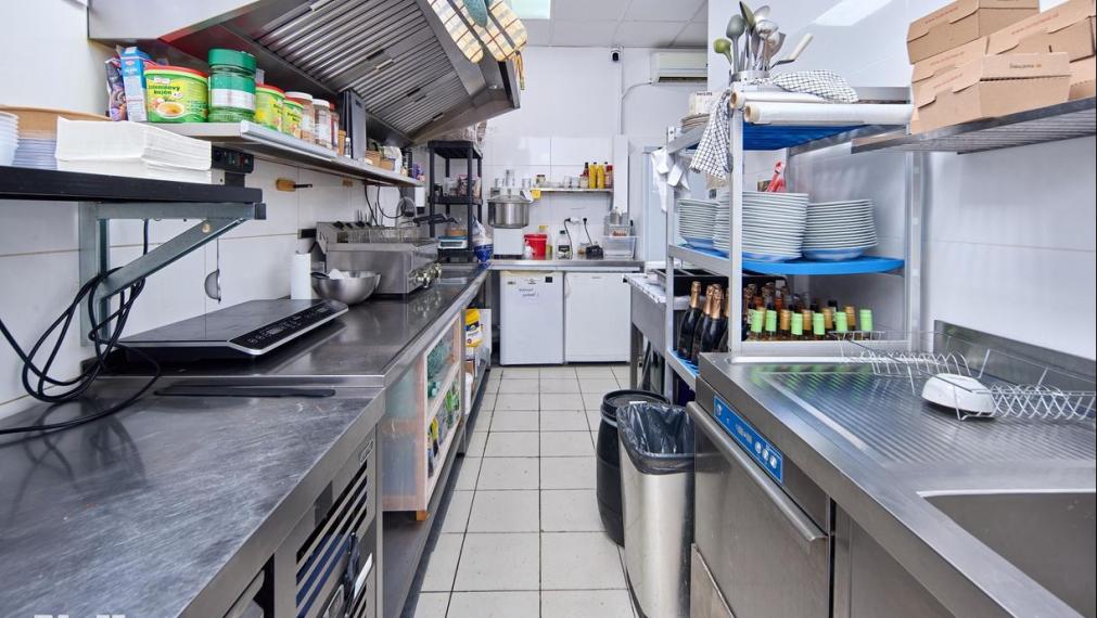 Neibrs | odstúpenie: obchodný - gastro priestor 212m2 + (54m2 prekrytá terasa) 