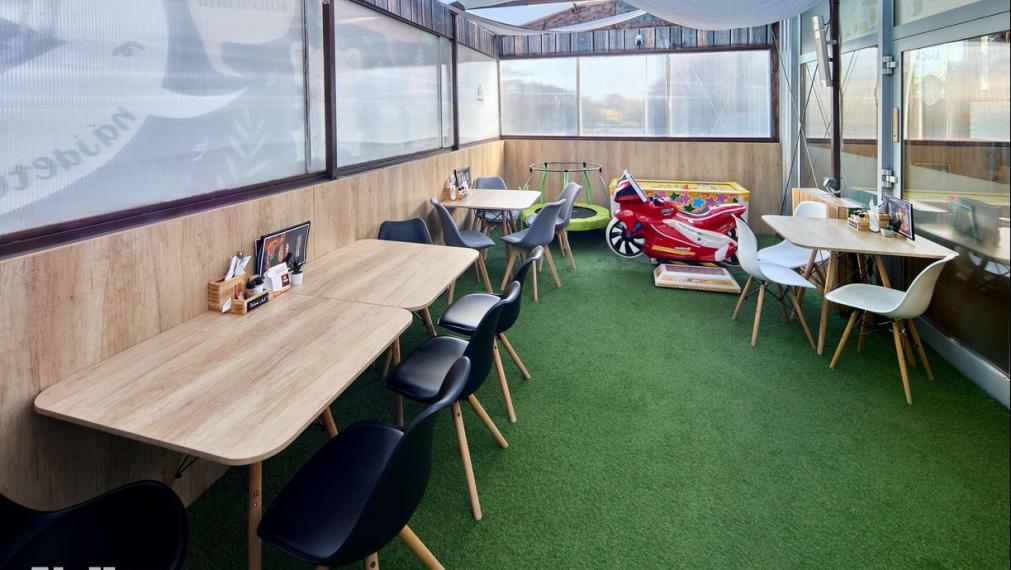 Neibrs | odstúpenie: obchodný - gastro priestor 212m2 + (54m2 prekrytá terasa) 