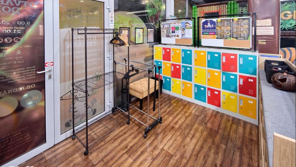 Neibrs | odstúpenie: obchodný - gastro priestor 212m2 + (54m2 prekrytá terasa) 