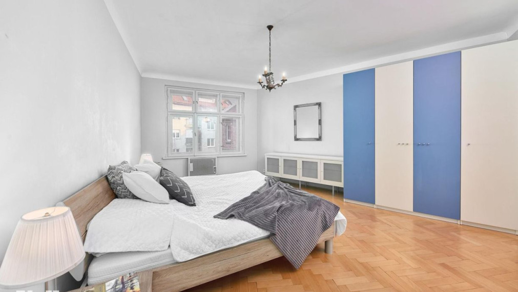 REZERVOVANÝ| Neibrs | Centrum mesta - 3 izb. zariadený byt, 100 m2, balkón, výťah