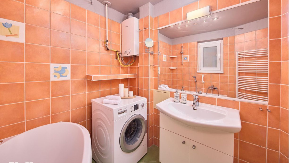 Neibrs | Centrum mesta - 3 izb. zariadený byt, 100 m2, balkón, výťah