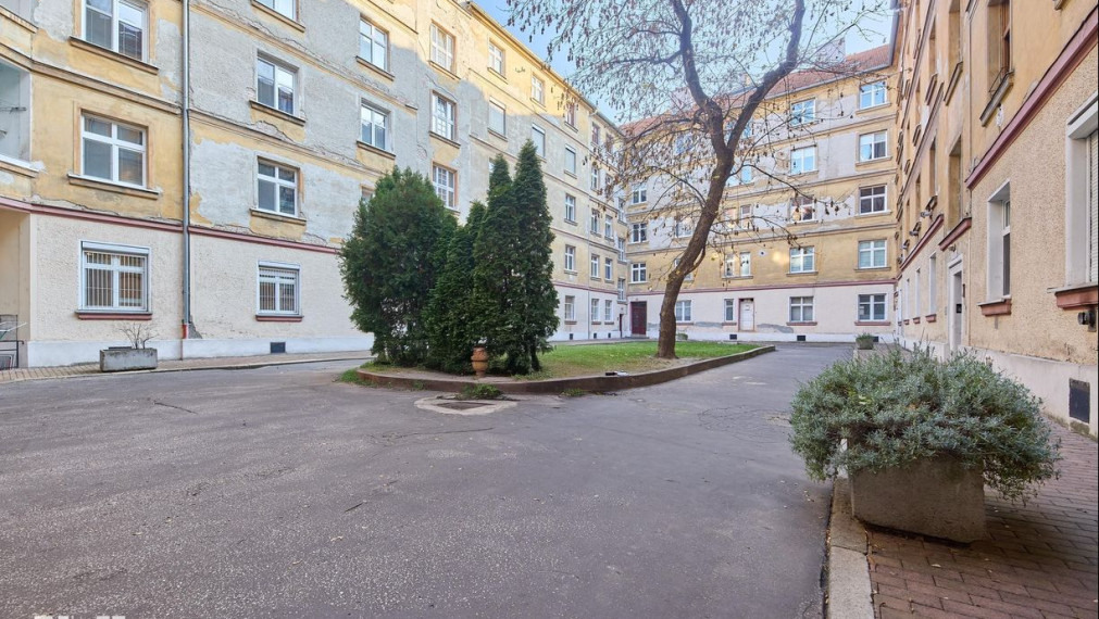 Neibrs | Centrum mesta - 3 izb. zariadený byt, 100 m2, balkón, výťah