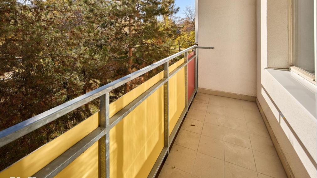 Neibrs | (3,5) izbový byt s loggiou v tichej a zelenej časti Ružinova – Mesačná ulica