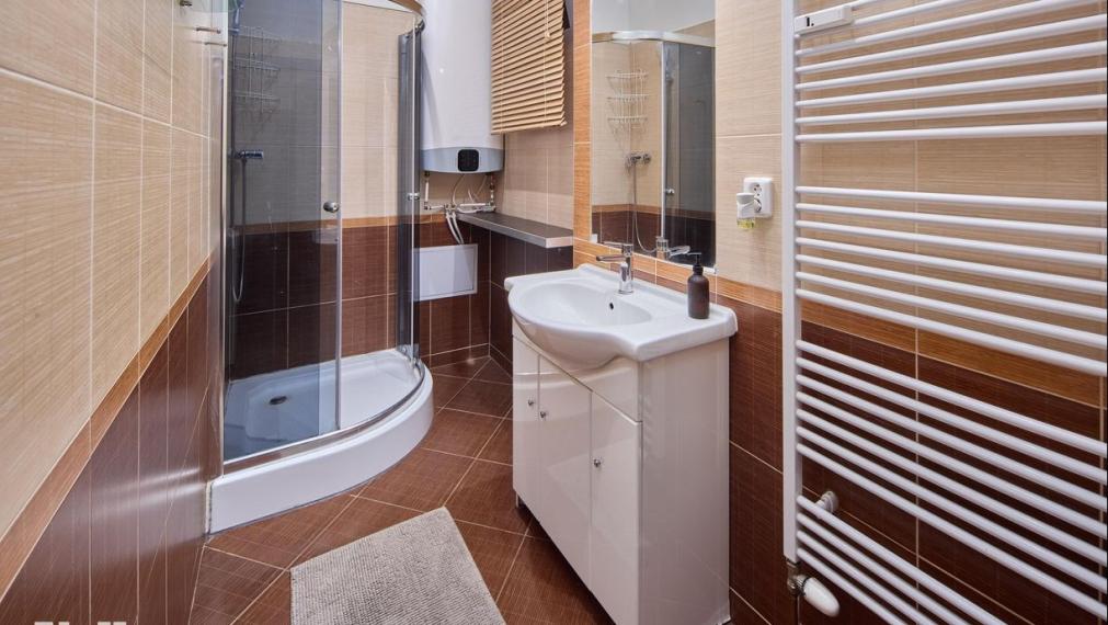 Neibrs | Na predaj 1i byt v úplnom centre s výťahom- Rojko pasáž, 40m2, Obchodná ul., Bratislava I