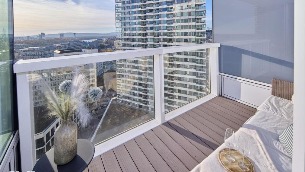 Neibrs | Na prenájom moderný 2-izbový byt s výhľadom na Dunaj – PANORAMA CITY, Staré Mesto