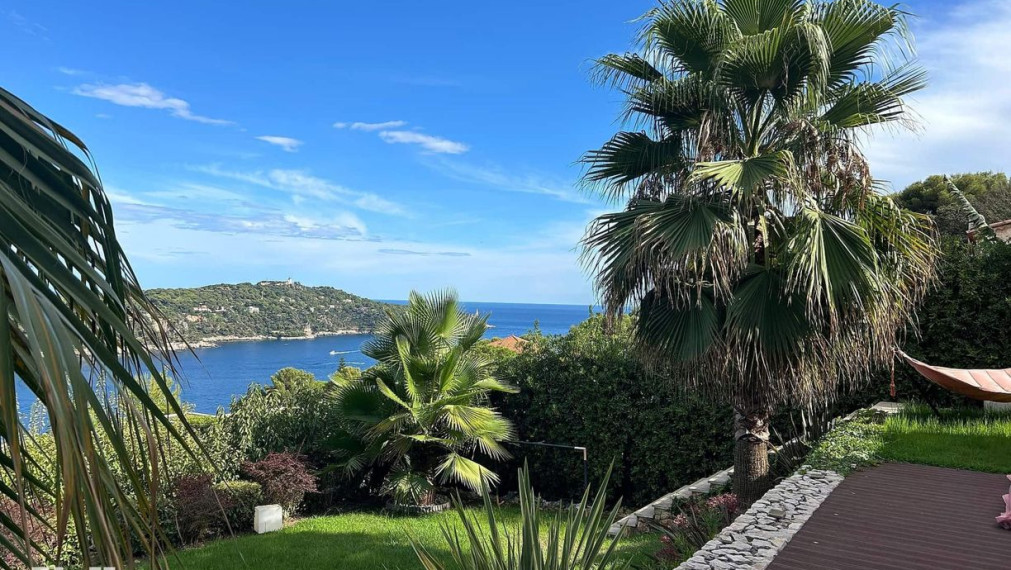 Neibrs | Na predaj nádherná vila pri mori v exkluzívnej lokalite, pozemok 1600 m2, bazén, garáž, parkovisko, Nice, Francúzsko