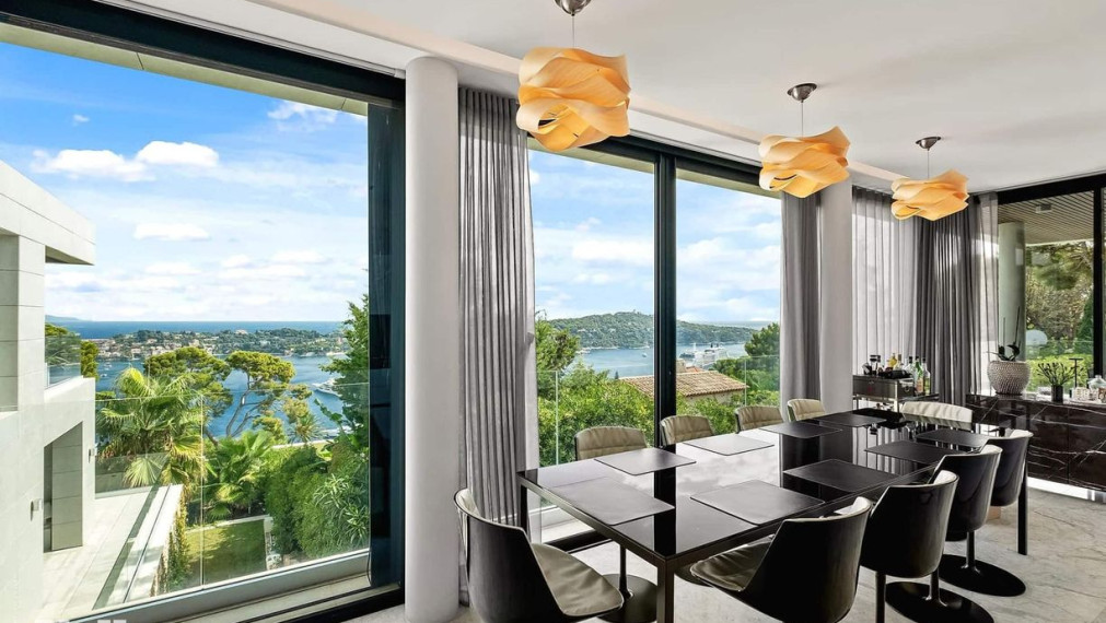 Neibrs | Na predaj nádherná vila pri mori v exkluzívnej lokalite, pozemok 1600 m2, bazén, garáž, parkovisko, Nice, Francúzsko