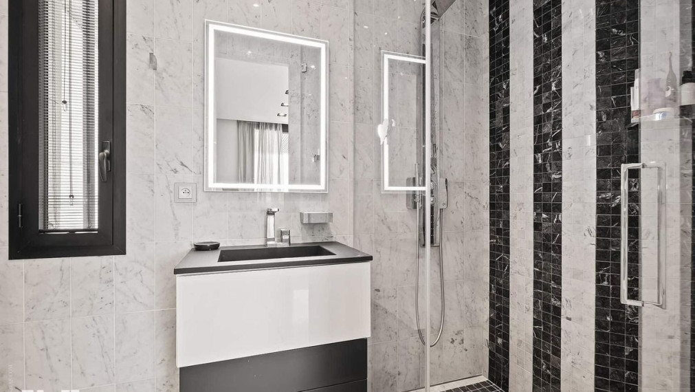 Neibrs | Na predaj nádherná vila pri mori v exkluzívnej lokalite, pozemok 1600 m2, bazén, garáž, parkovisko, Nice, Francúzsko