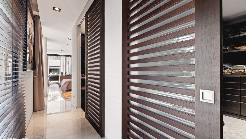 Neibrs | Na predaj nádherná vila pri mori v exkluzívnej lokalite, pozemok 1600 m2, bazén, garáž, parkovisko, Nice, Francúzsko