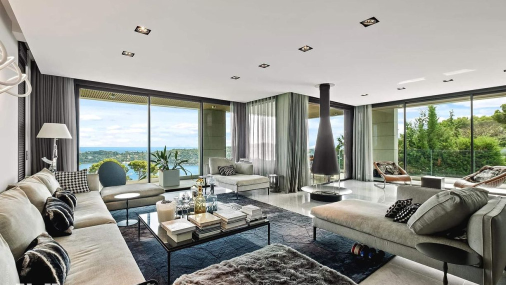 Neibrs | Na predaj nádherná vila pri mori v exkluzívnej lokalite, pozemok 1600 m2, bazén, garáž, parkovisko, Nice, Francúzsko