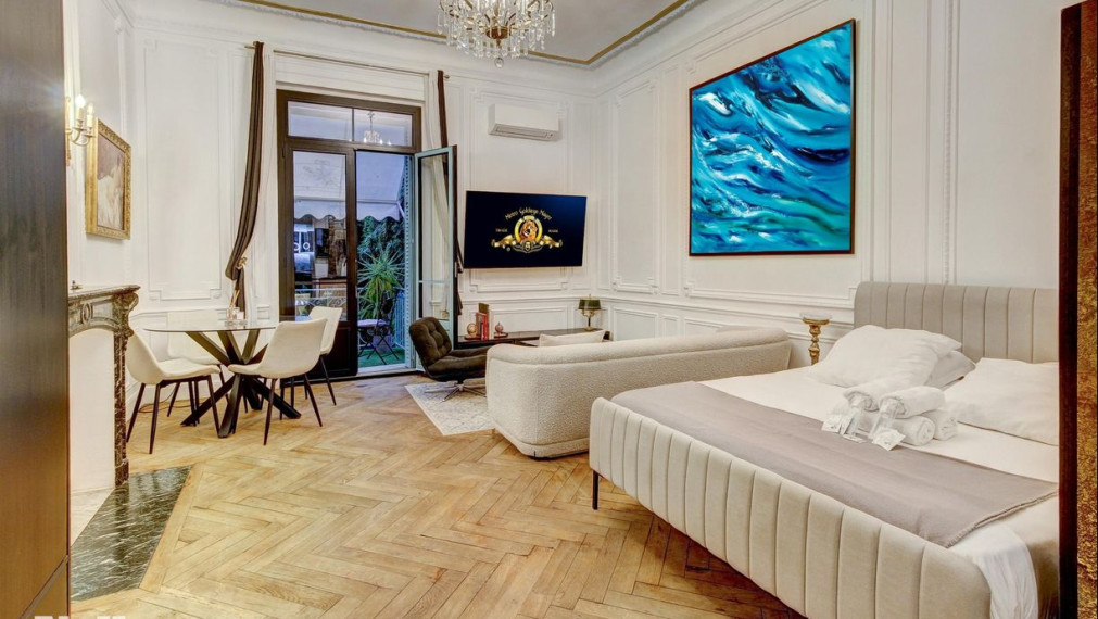 Neibrs | Na predaj výnimočný slnečný Loft s balkónom v srdci NICE pri mori, Quartier de Fleurs, NICE, Francúzsko