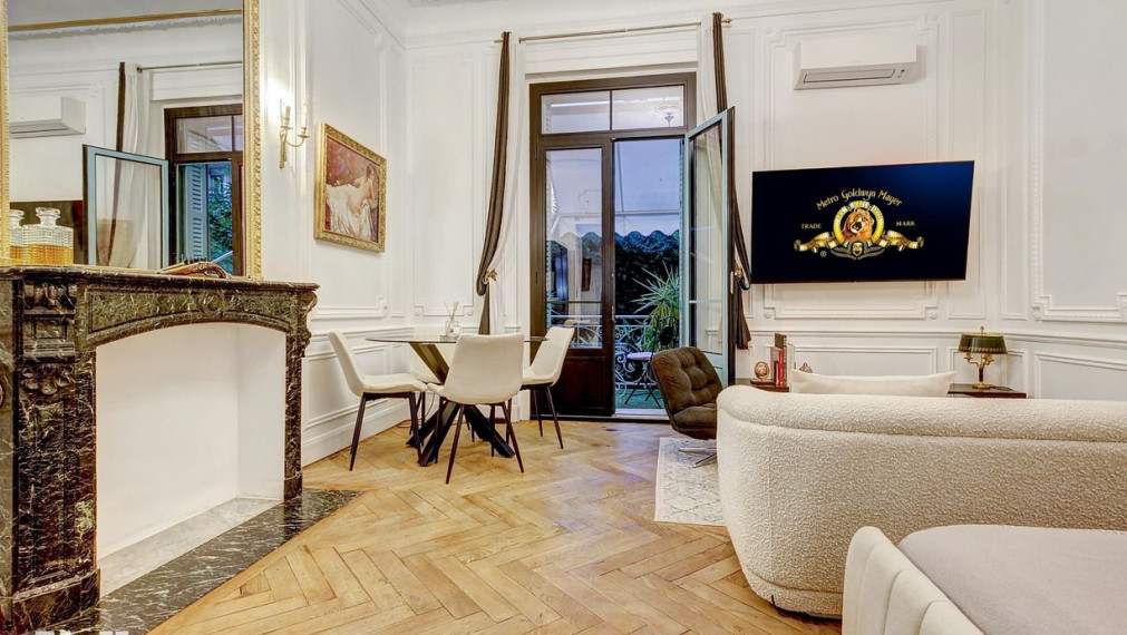 Neibrs | Na predaj výnimočný slnečný Loft s balkónom v srdci NICE pri mori, Quartier de Fleurs, NICE, Francúzsko