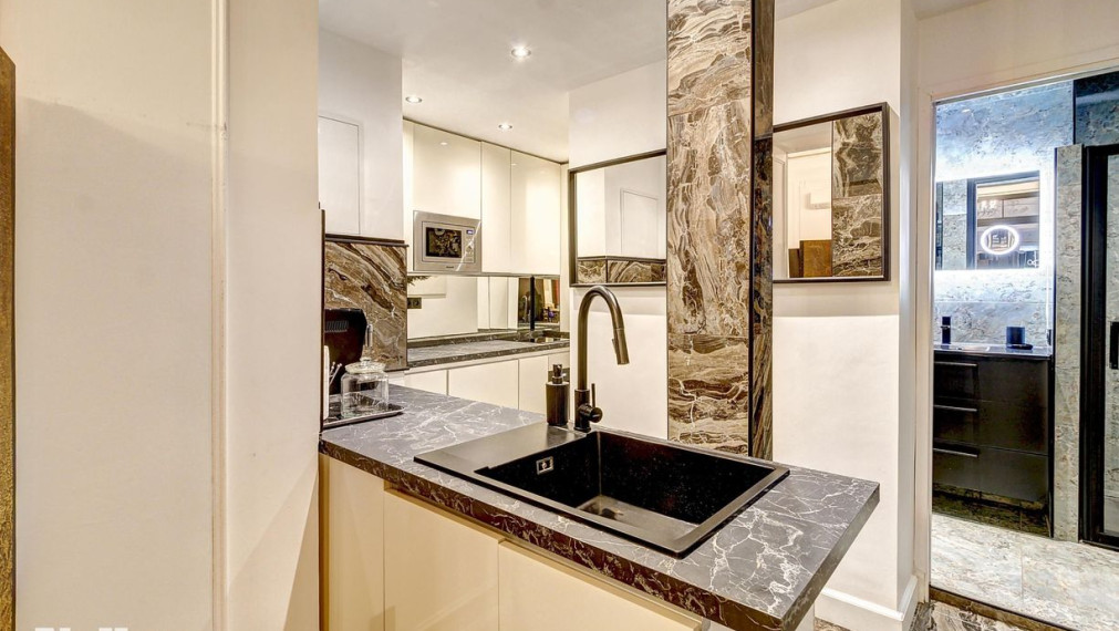 Neibrs | Na predaj výnimočný slnečný Loft s balkónom v srdci NICE pri mori, Quartier de Fleurs, NICE, Francúzsko