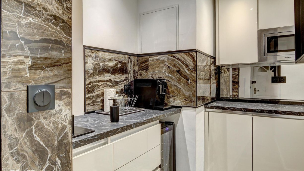 Neibrs | Na predaj výnimočný slnečný Loft s balkónom v srdci NICE pri mori, Quartier de Fleurs, NICE, Francúzsko