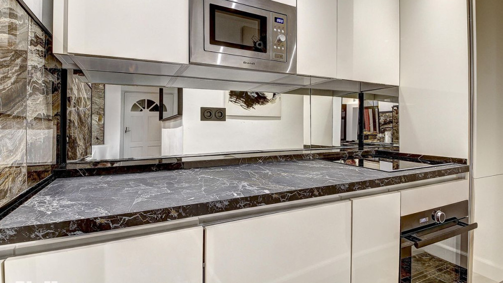 Neibrs | Na predaj výnimočný slnečný Loft s balkónom v srdci NICE pri mori, Quartier de Fleurs, NICE, Francúzsko