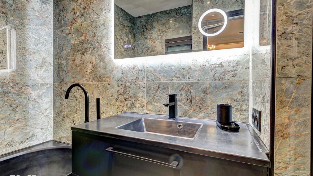 Neibrs | Na predaj výnimočný slnečný Loft s balkónom v srdci NICE pri mori, Quartier de Fleurs, NICE, Francúzsko