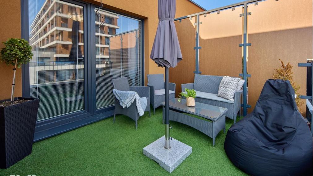 Neibrs | (2) izbový byt na prenájom s terasou a garážovým parkovacím miestom, Slnečnice - Zóna Mesto v mestskej časť Petržalka