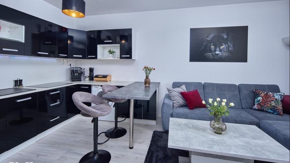 Neibrs | (2) izbový byt na prenájom s terasou a garážovým parkovacím miestom, Slnečnice - Zóna Mesto v mestskej časť Petržalka