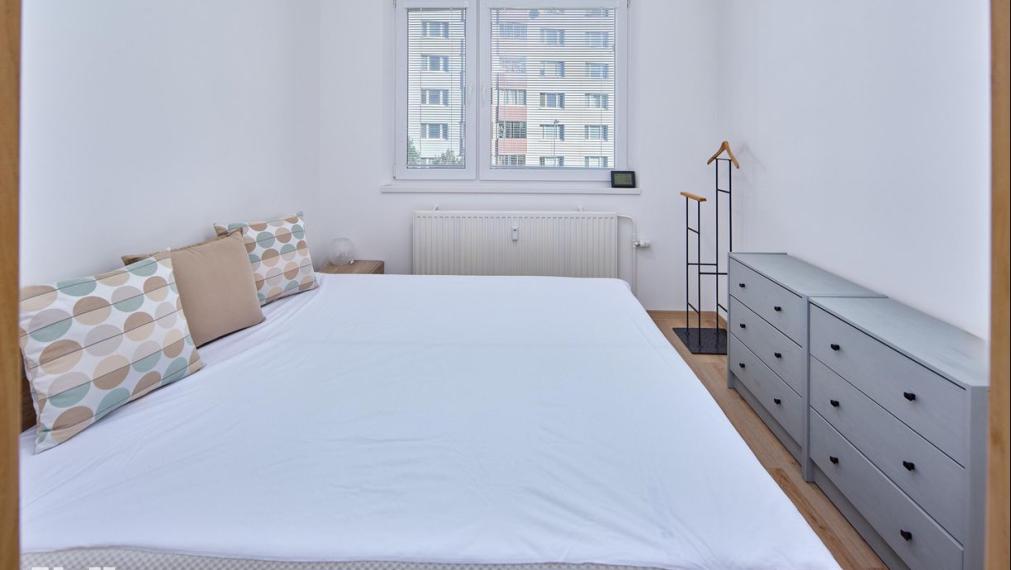 Neibrs | (3) izbový zariadený byt na prenájom po úplne novej rekonštrukcii, Pečnianska ulica v tesnej blízkosti centra Bratislavy