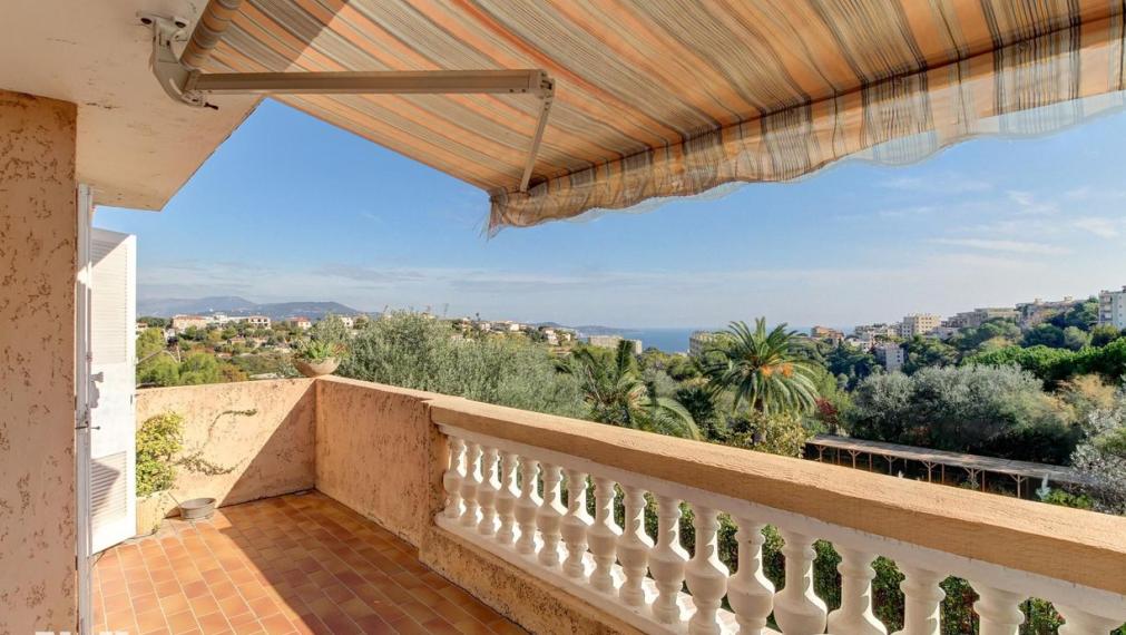 Neibrs | Na predaj tradičný provensálsky 3i byt, 78.5m2 s bazénom a výhľadom na more, Nice-Fabron, Francúzsko