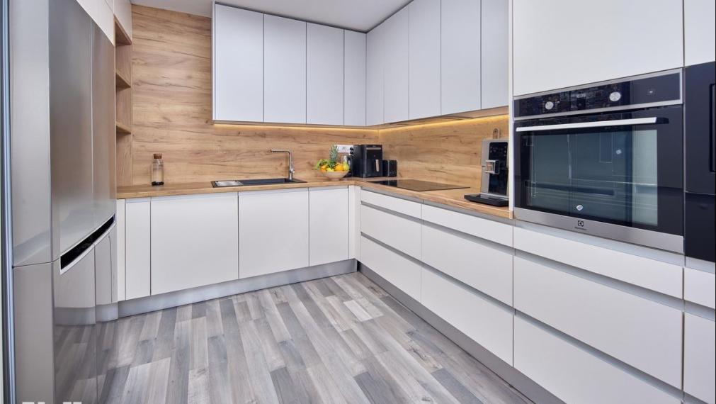 Neibrs | 3 izbový byt s balkónom (10m²) a garážovým parkovacím miestom v projekte Matadorka