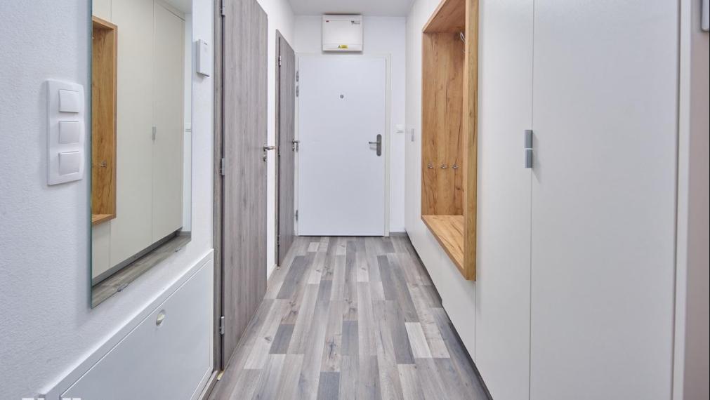 Neibrs | 3 izbový byt s balkónom (10m²) a garážovým parkovacím miestom v projekte Matadorka