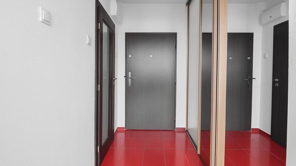 Neibrs | predaj (2) garsónka po kompletnej rekonštrukcii na Topoľčianskej ulici pri Draždiaku v bratislavskej Petržalke