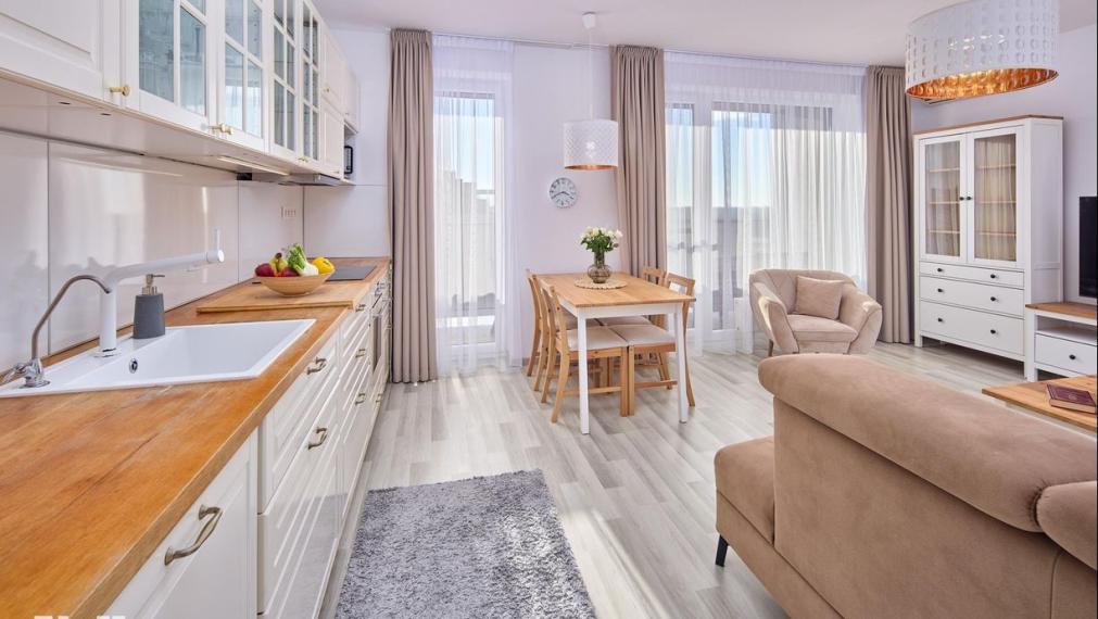 Neibrs | 3 izbový svetlý byt s balkónom (8m2) a parkovacím miestom