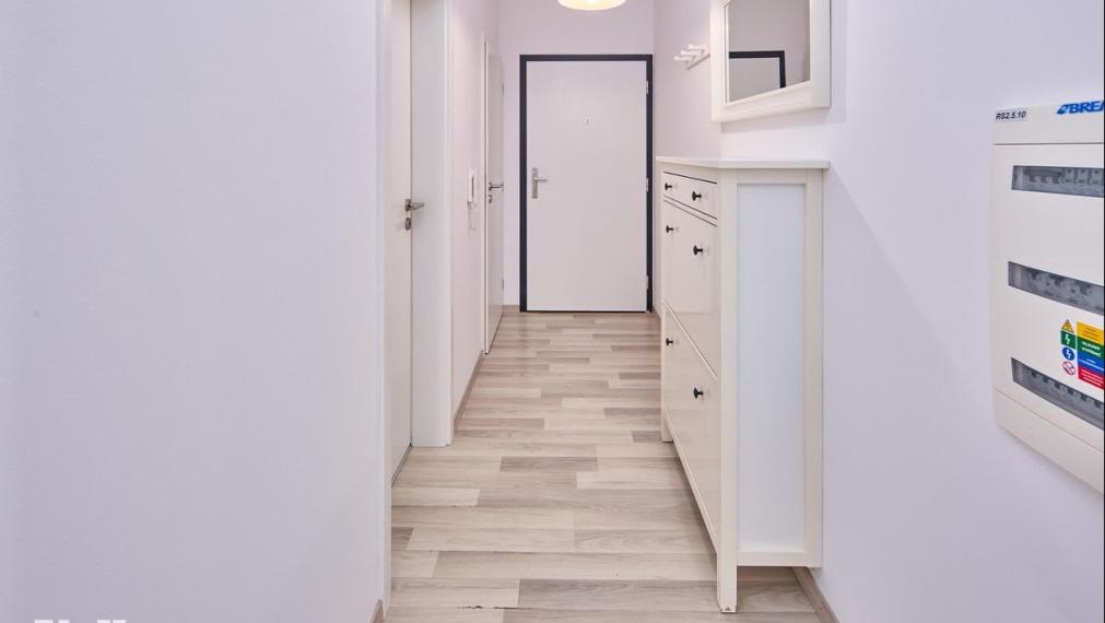 Neibrs | 3 izbový svetlý byt s balkónom (8m2) a parkovacím miestom