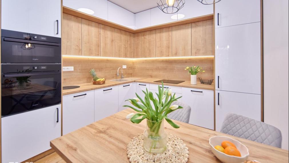 Neibrs | Nový zariadený 2 izb.byt, balkón, stropné chladenie, voľný IHNEĎ