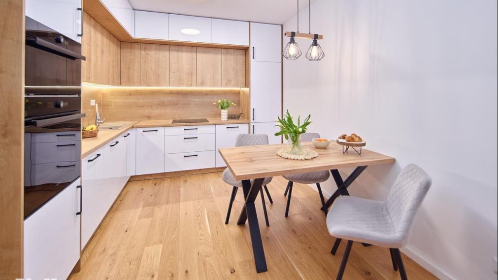 Neibrs | Nový zariadený 2 izb.byt, balkón, stropné chladenie, voľný IHNEĎ