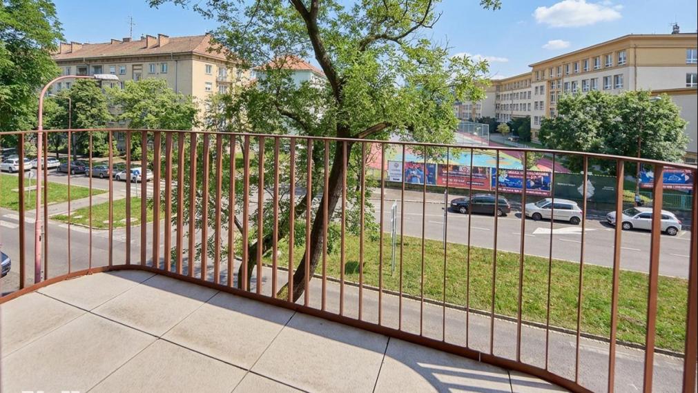 Neibrs | Nový zariadený 2 izb.byt, balkón, stropné chladenie, voľný IHNEĎ