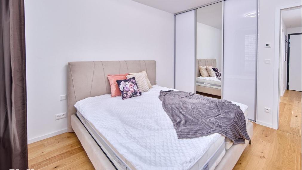 Neibrs | Nový zariadený 2 izb.byt, balkón, stropné chladenie, voľný IHNEĎ