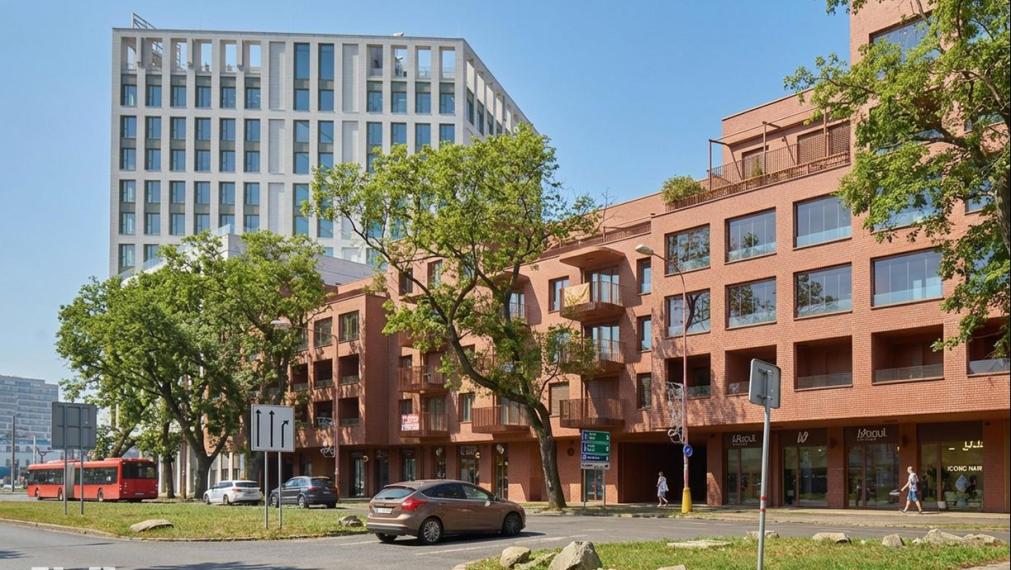 Neibrs | Nový zariadený 2 izb.byt, balkón, stropné chladenie, voľný IHNEĎ