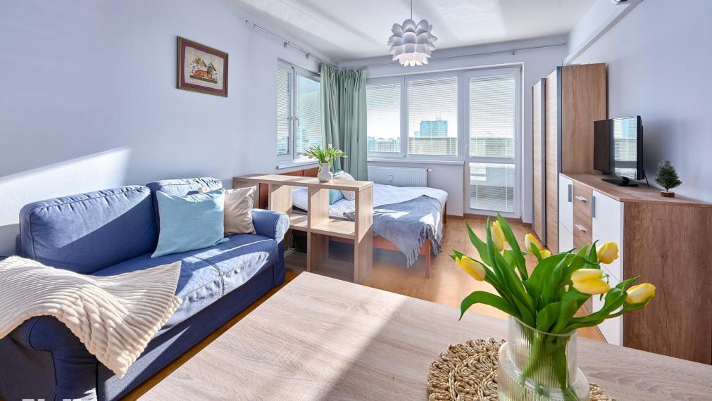 Neibrs | 1 izbový byt - garsónka,zariadený, loggia, šatník,klimatizácia